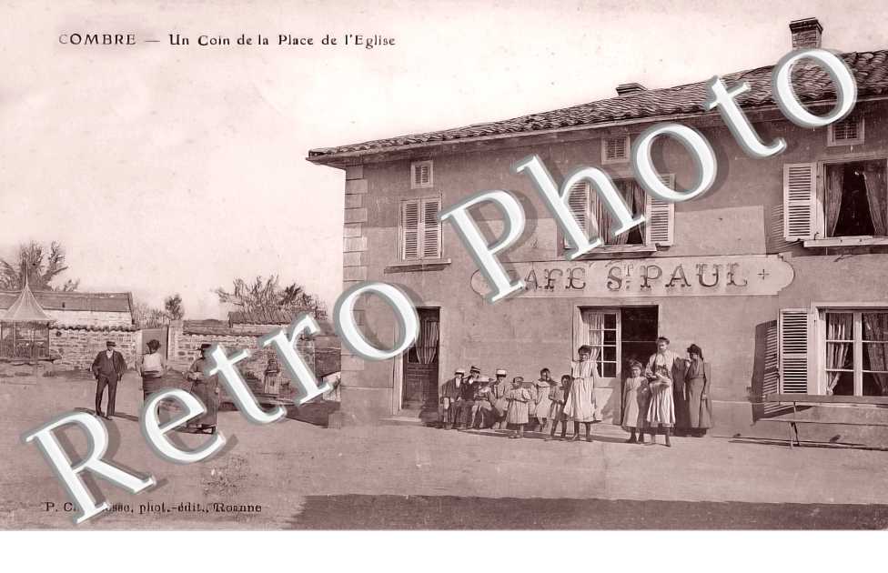 un coin de la place de l'église. Café Saint-Paul