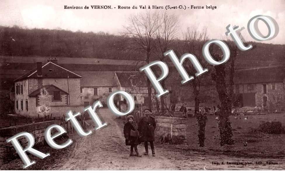 route du Val à Blaru. Ferme belge.