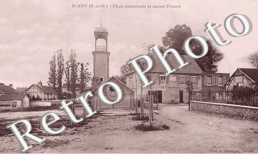 place communale et ancien  Prieuré
