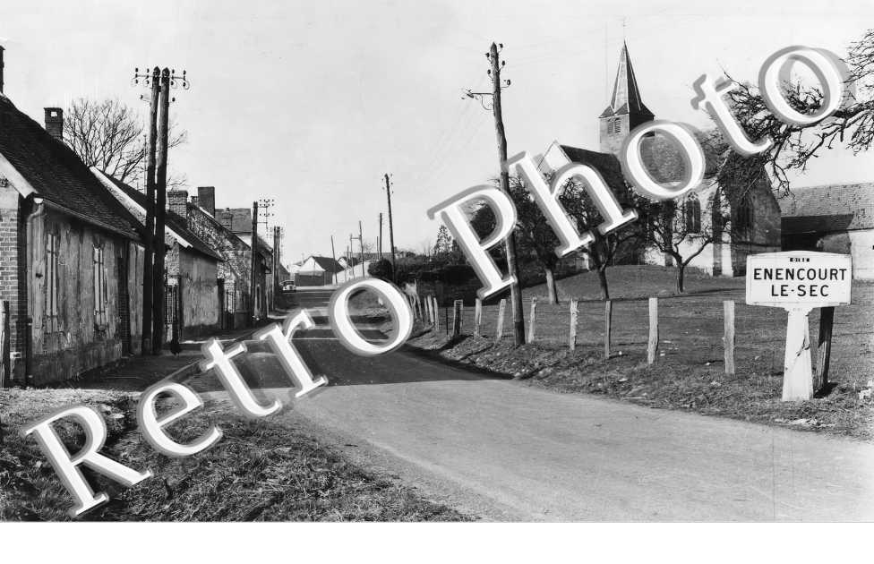 l'entrée du village