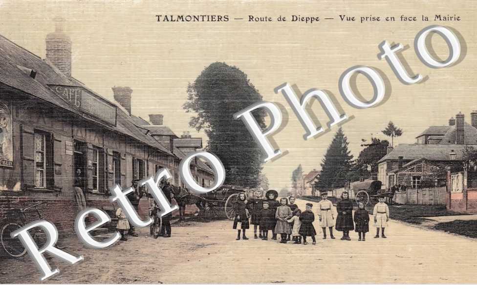 route de Dieppe. Vue prise en face la Mairie