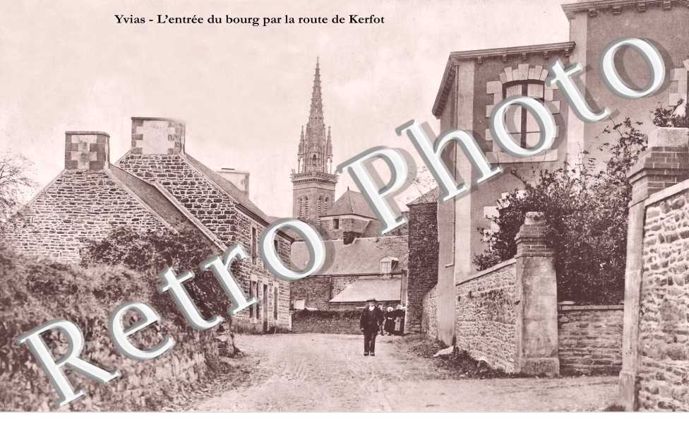 l'entrée du bourg par la route de Kerfot