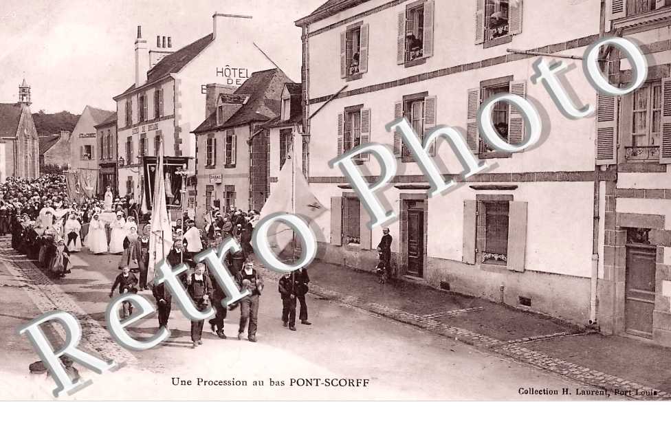 une procession au bas PONT-SCORFF