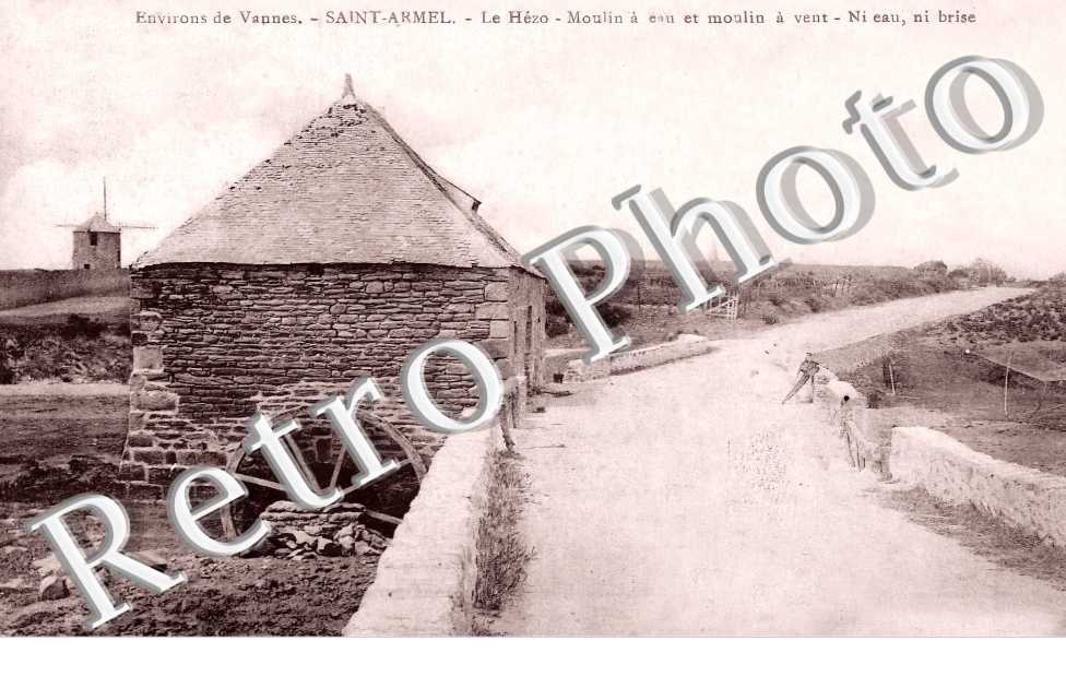 le Hézo. Moulin à eau et moulin à vent. Nie eau, ni brise.
