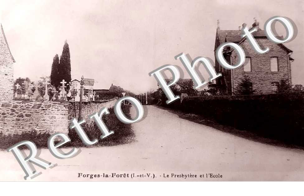 le presbytère  et l'école.