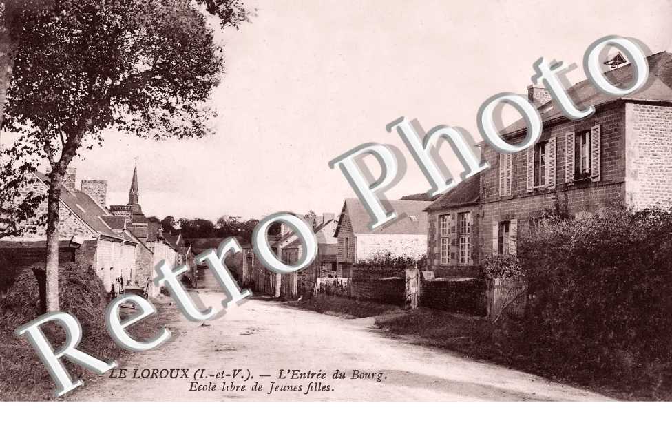 l'entrée du bourg. Ecole de jeunes filles
