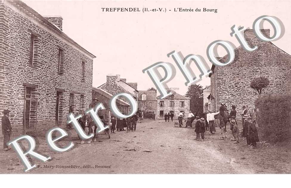 l'entrée du bourg.