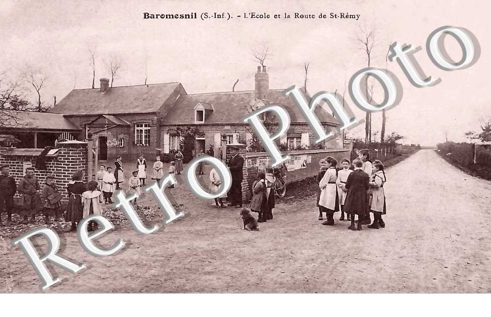l'école et la route de Saint-Rémy