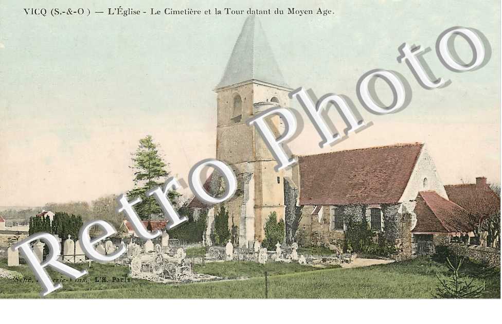 l'église. Le cimetière et la tour datant du Moyen Age.