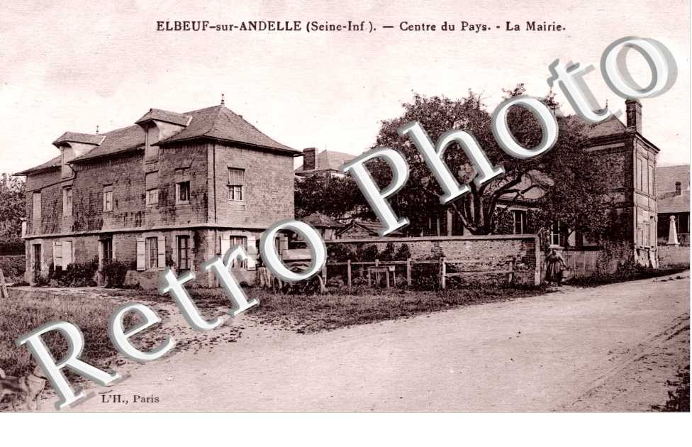 centre du pays. La mairie