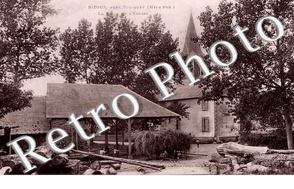 la place et l'église