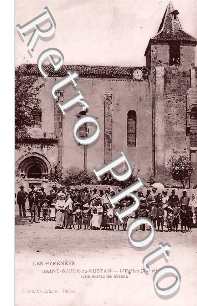 l'égllise. Une sortie de messe