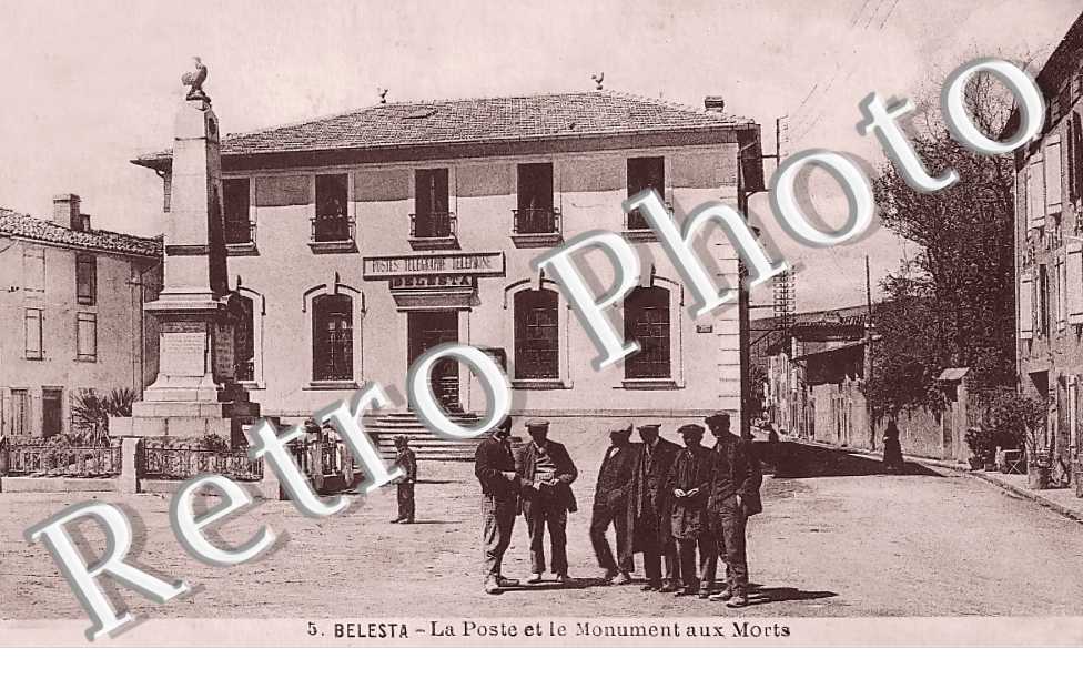 la poste et le monument aux morts