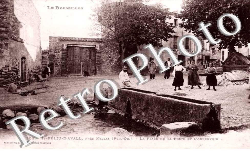 la place de la poste et l'abreuvoir