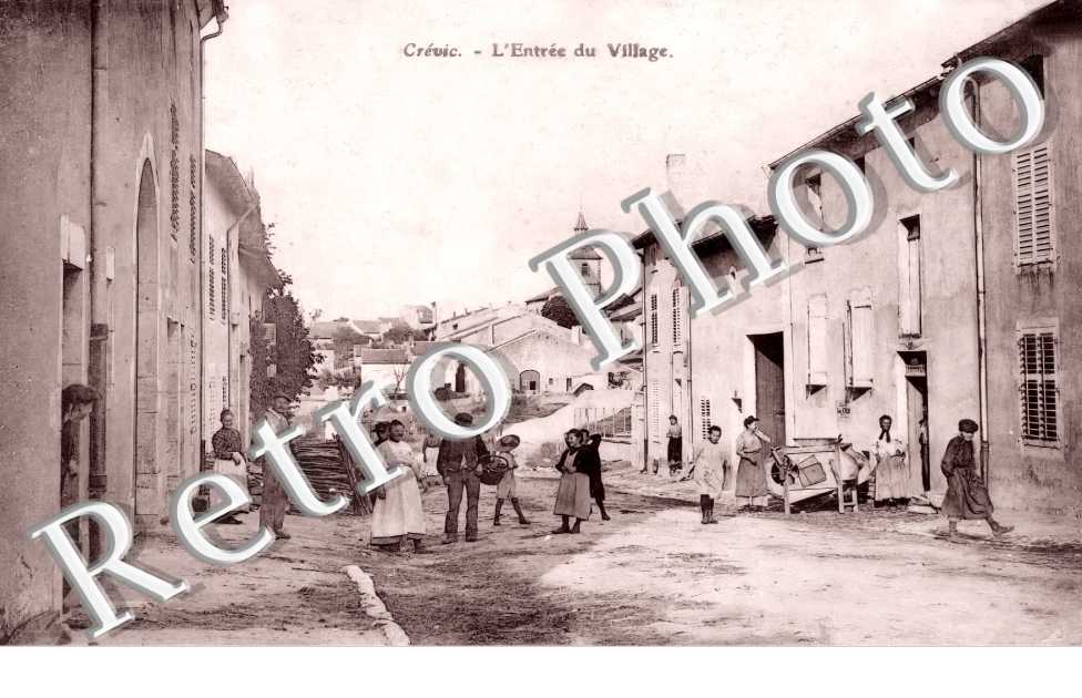 l'entrée du village
