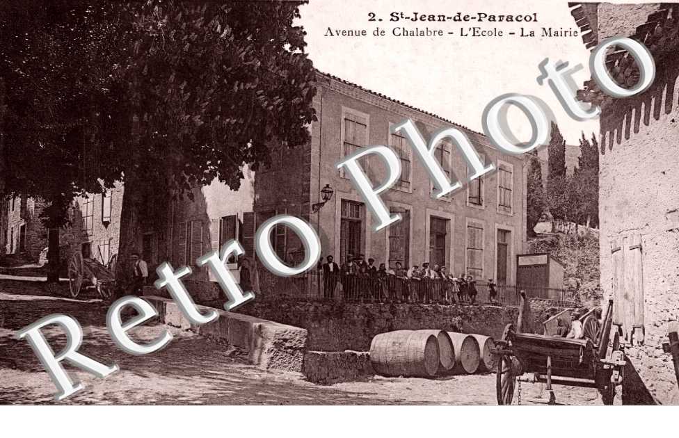 avenue de Chalabre. L'école. La mairie
