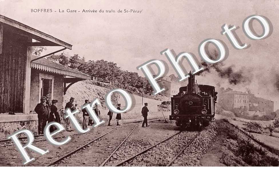 la gare, arrivée du train de Saint-Peray