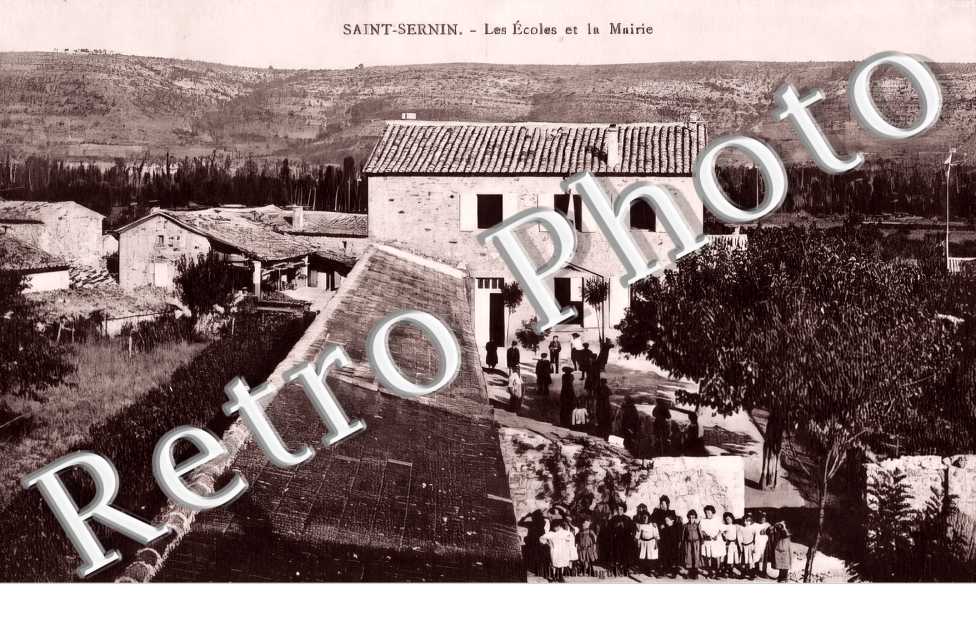 les écoles et la mairie SAINT SERNIN