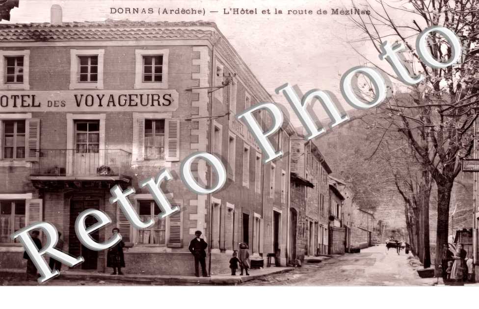 L'Hôtel des Voyageurs et la route de Mézillac