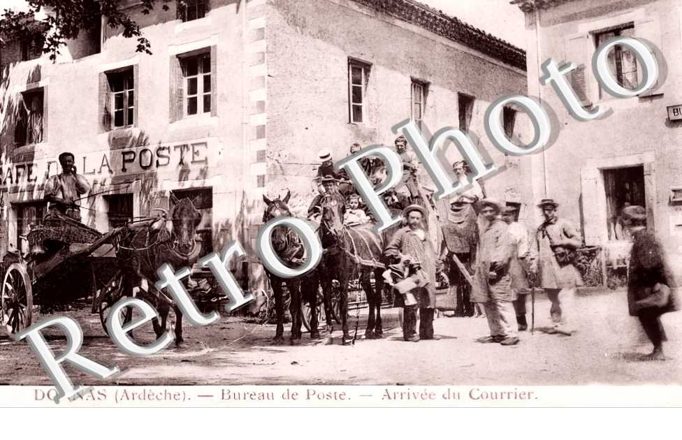 Bureau de poste. Arrivée du courrier