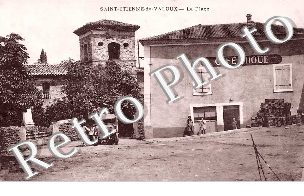 la Place. Café Thoué