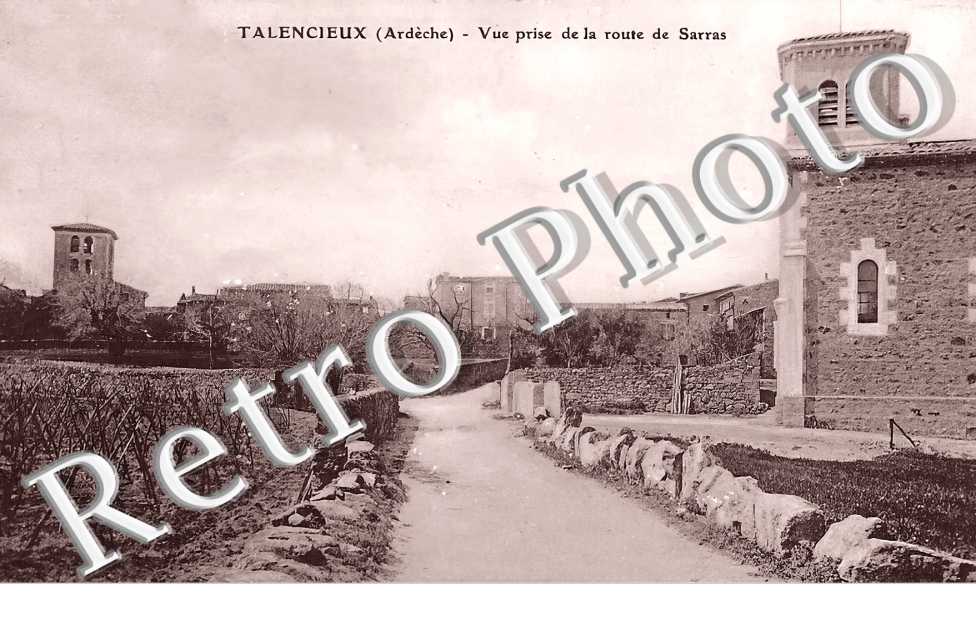 vue prise de la route de Sarras
