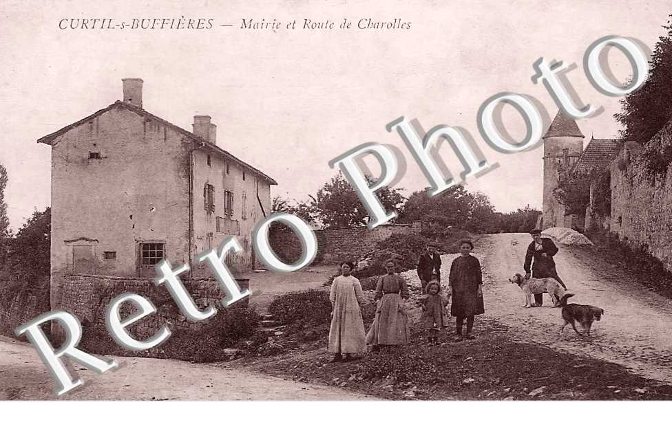 mairie et route de Charolles