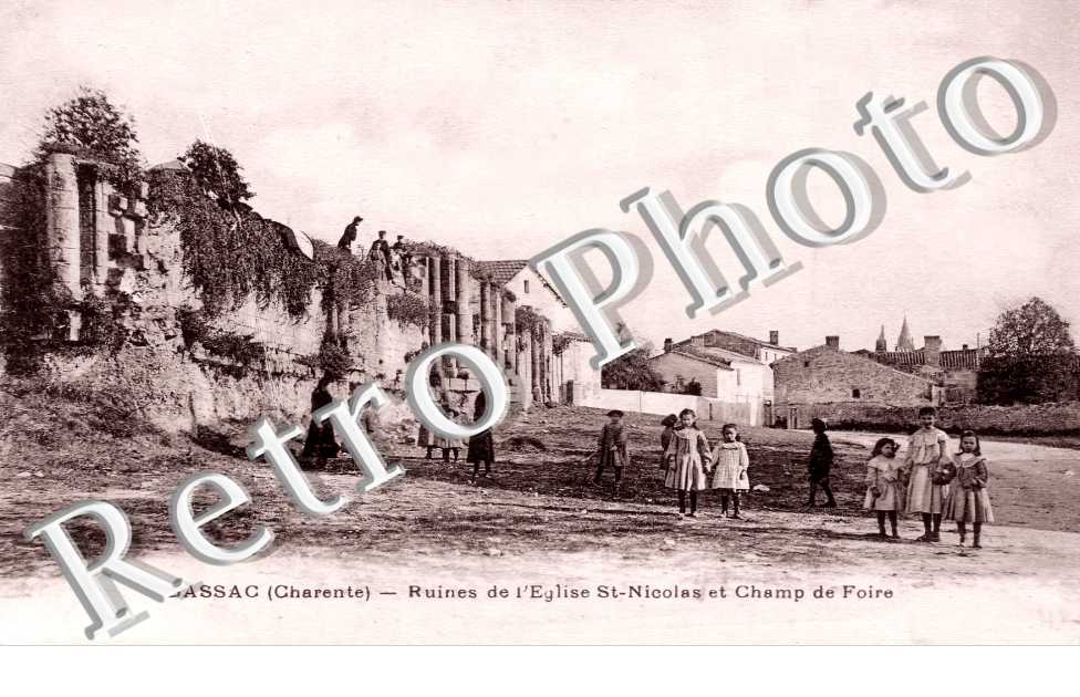 ruines de l'église Saint-Nicolas et champ de foire