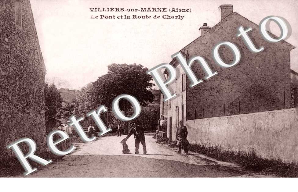 Le pont et la route de Charly