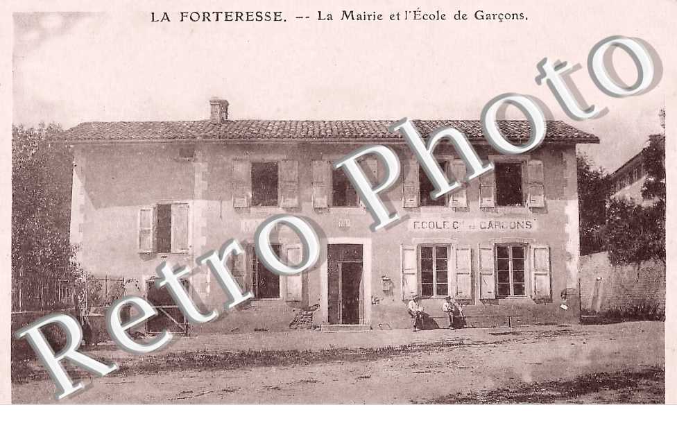 la mairie et l'école de garçons