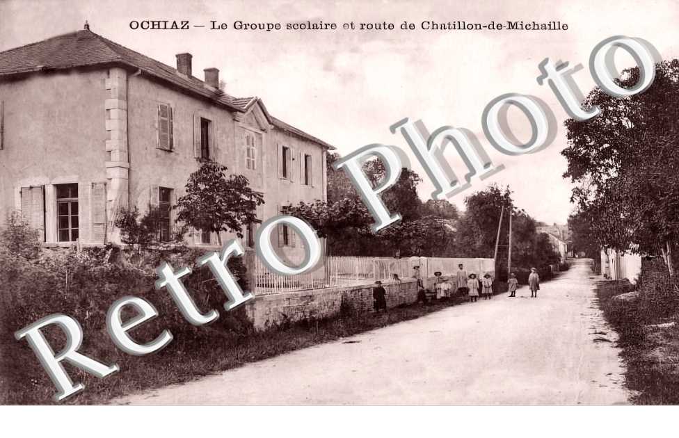 Ochiaz.Le groupe scolaire et route de Chatillon-de-Michaille