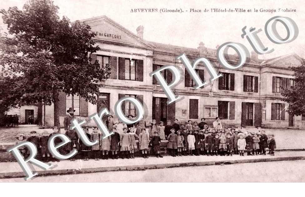 place de l'Hôtel-de-Ville et le groupe scolaire