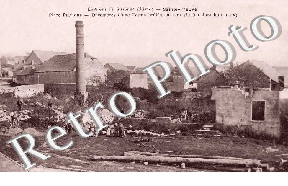 place publique. Décombres d'une ferme brûlée en 1901