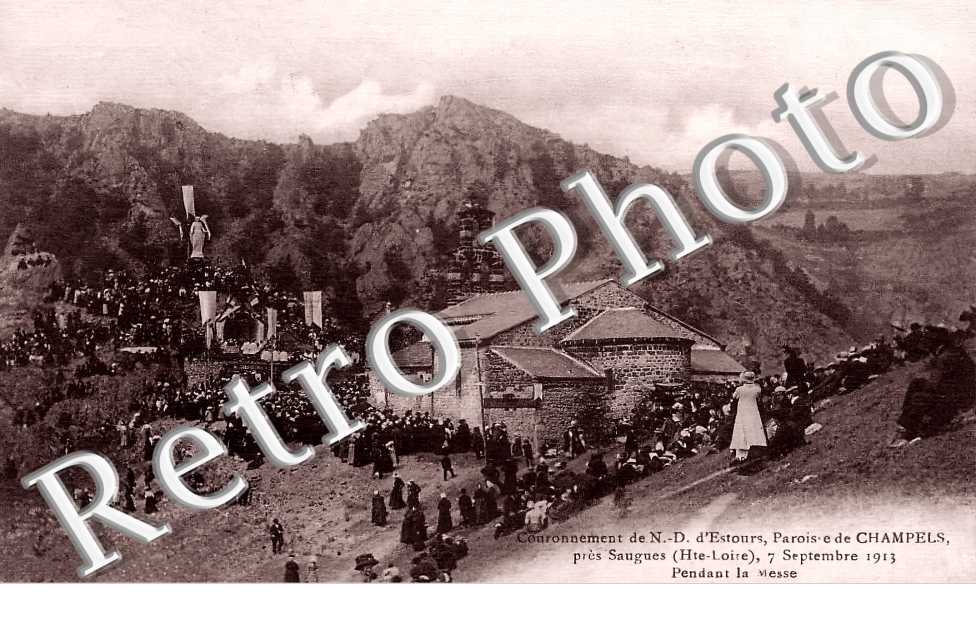 Couronnement de N.-D. d'Estours, Paroisse de Champels près Saugues, le 7 septembre 1913. Pendant la Messe.