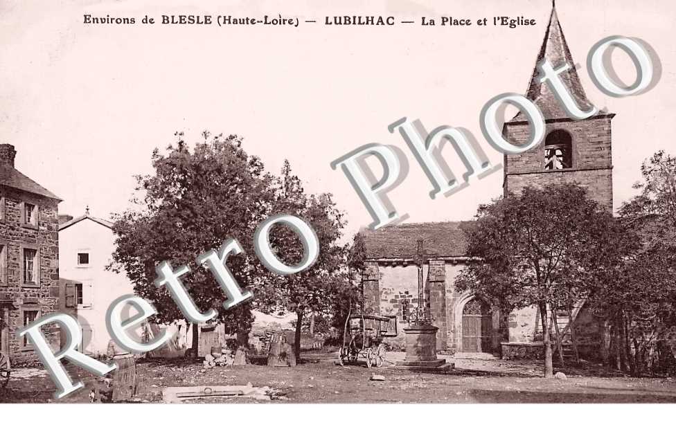 la place et l'église
