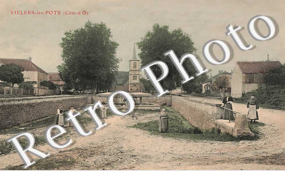 la place et l'église