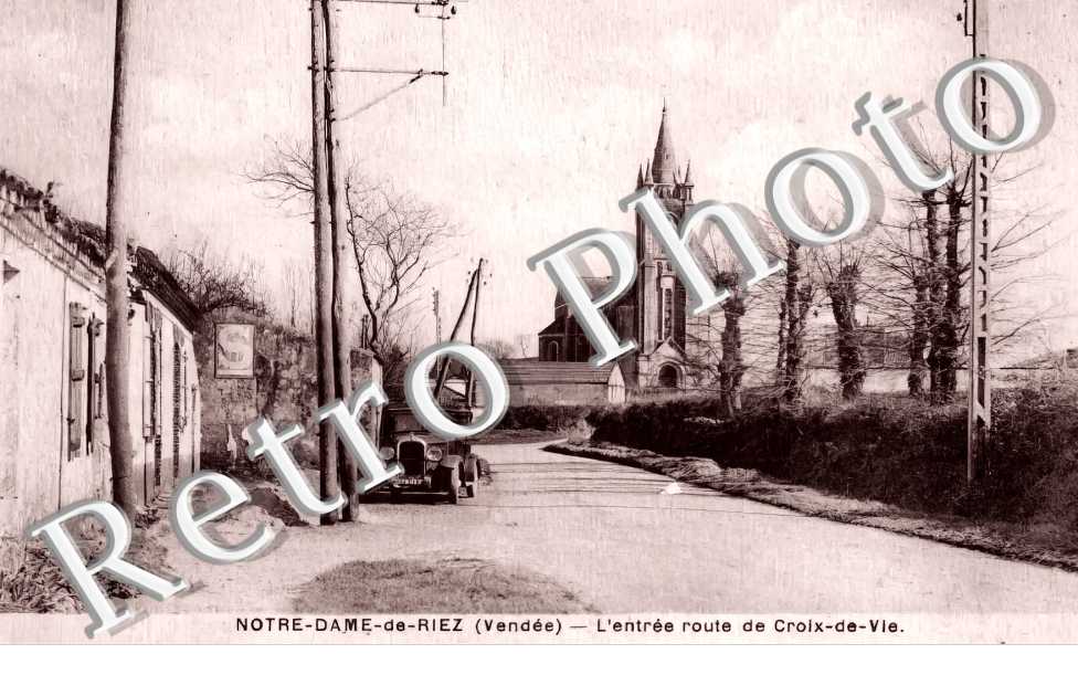 l'entrée route de Crois-de-Vie