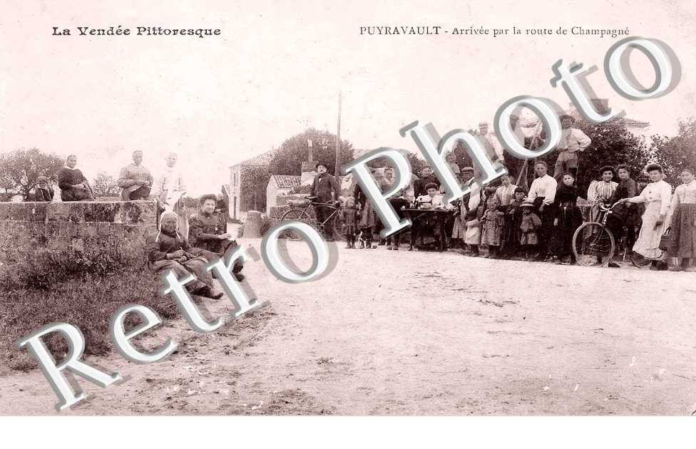 arrivée par la route de Champagné