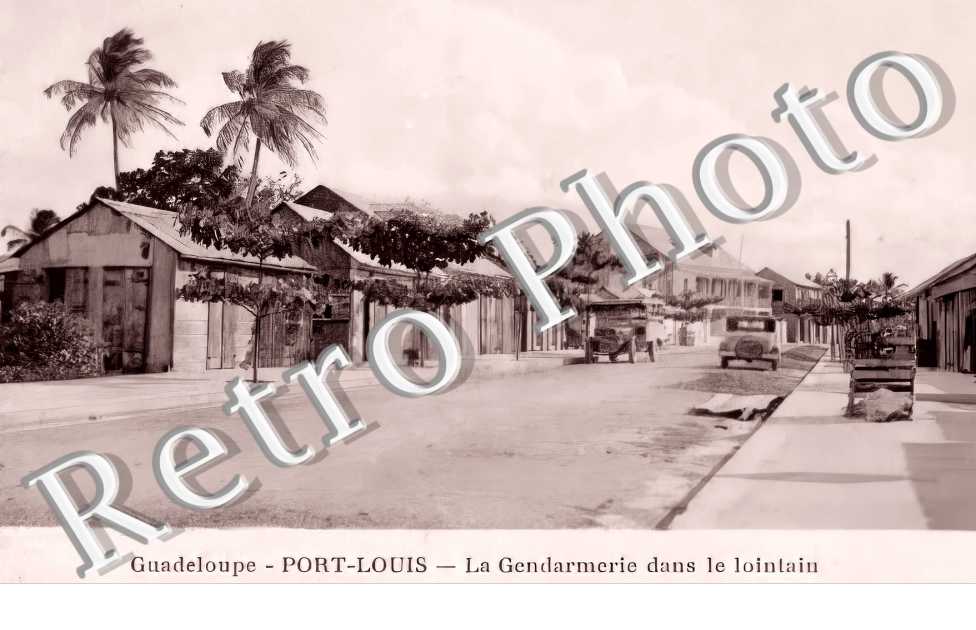 la gendarmerie dans le lointain
