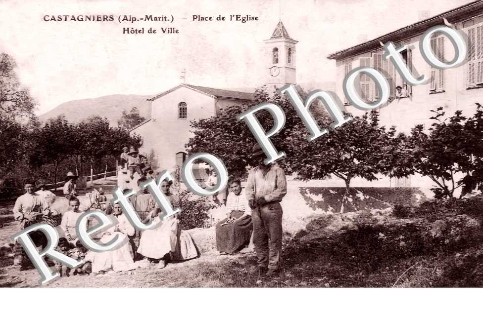 place de l'église. Hôtel de ville