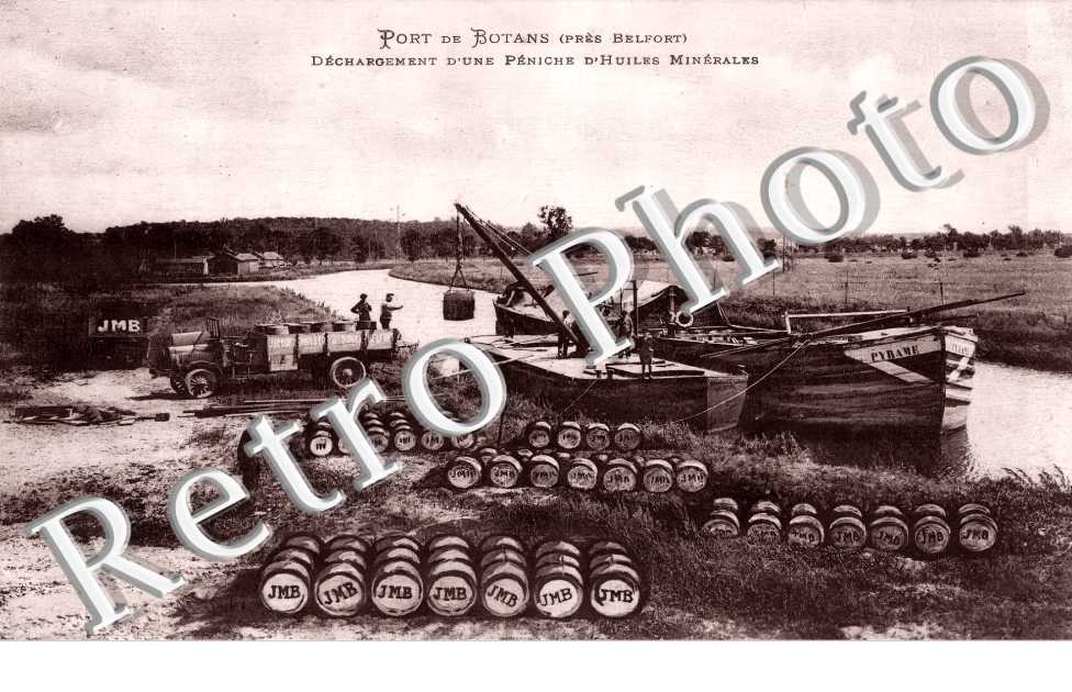 Port de Botans. Déchargement d'une péniche d'Huiles Minérales