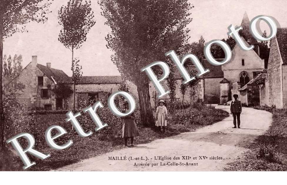 l'église. Arrivée par La Celle-Saint-Avant