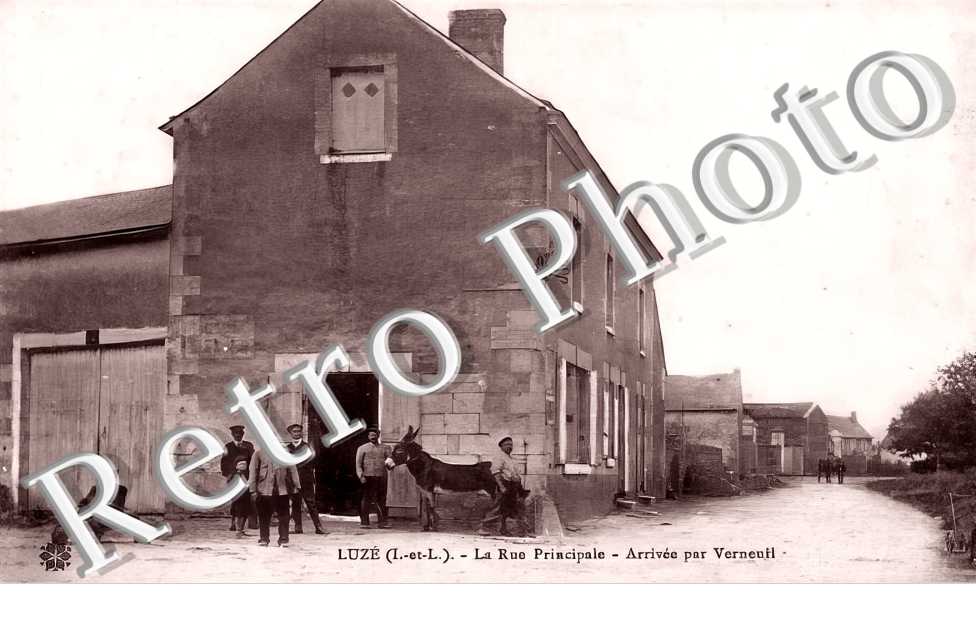 la rue principale. Arrivée par Verneuil