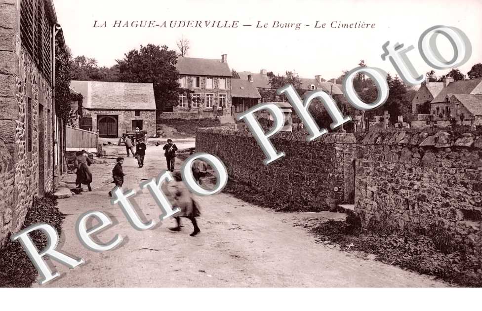 LA HAGUE-AUDERVILLE - Le Bourg. Le cimetière