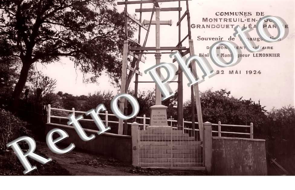 Inauguration du monument-calvaire béni par Monseigneur Lemonnier 22 mai 1924