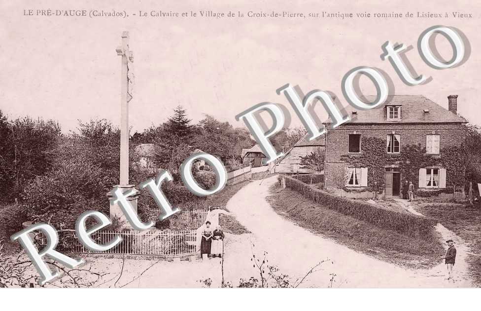 le calvaire et le village de la Croix-de-Pierre