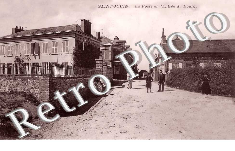 la Poste et l'entrée du bourg