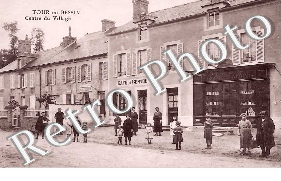 centre du village. Café du centre.