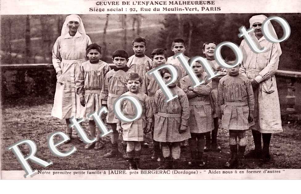 Oeuvre de l'enfance Malheureuse. Notre première petite famille à jaure.
