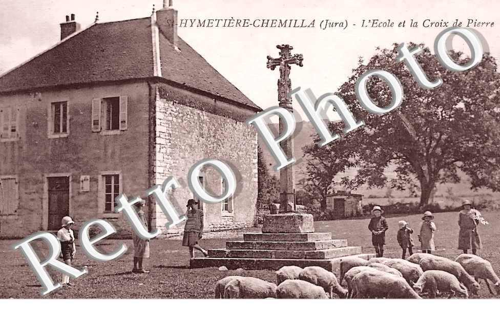 SAINT HYMETIERE CHEMILLA. L'école et la Croix de Pierre.